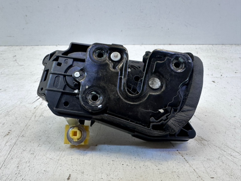 Замок двери задней правой