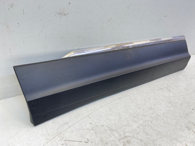 Накладка двери передней левой