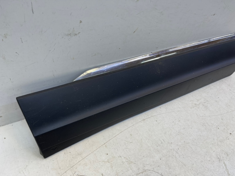 Накладка двери передней левой