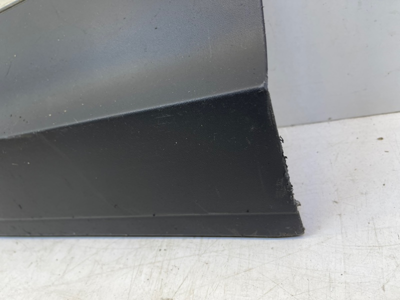 Накладка двери передней левой