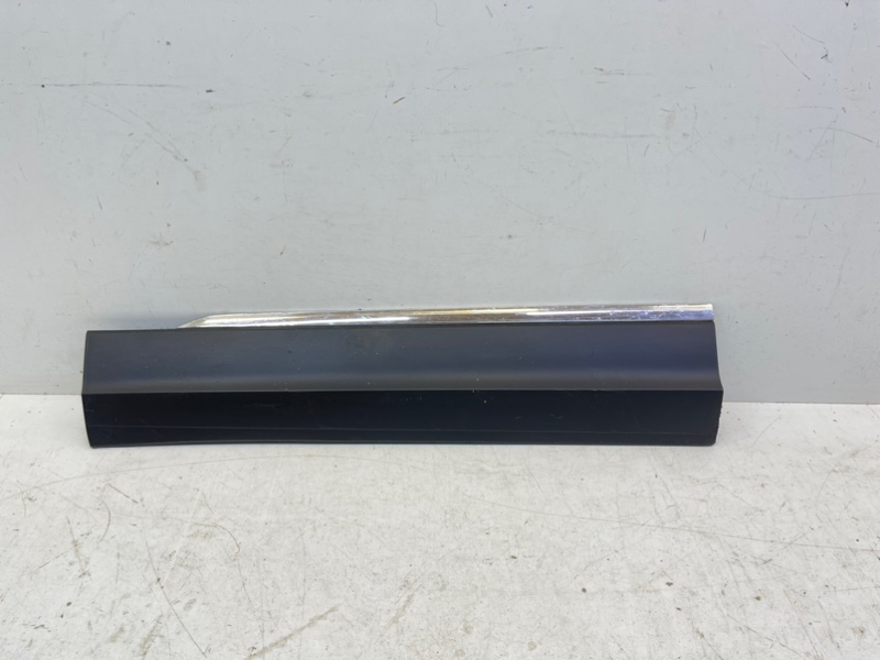 Накладка двери передней левой