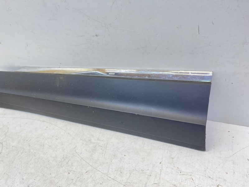 Накладка двери передней левой