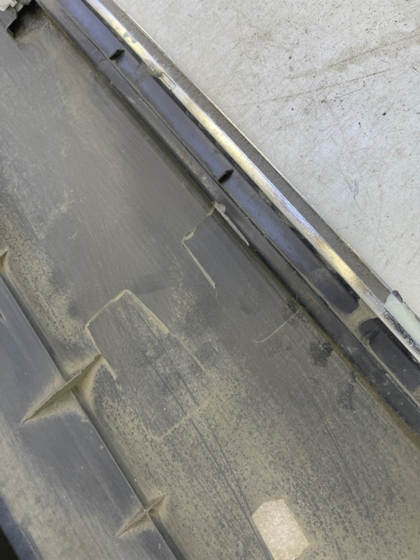 Накладка двери передней левой