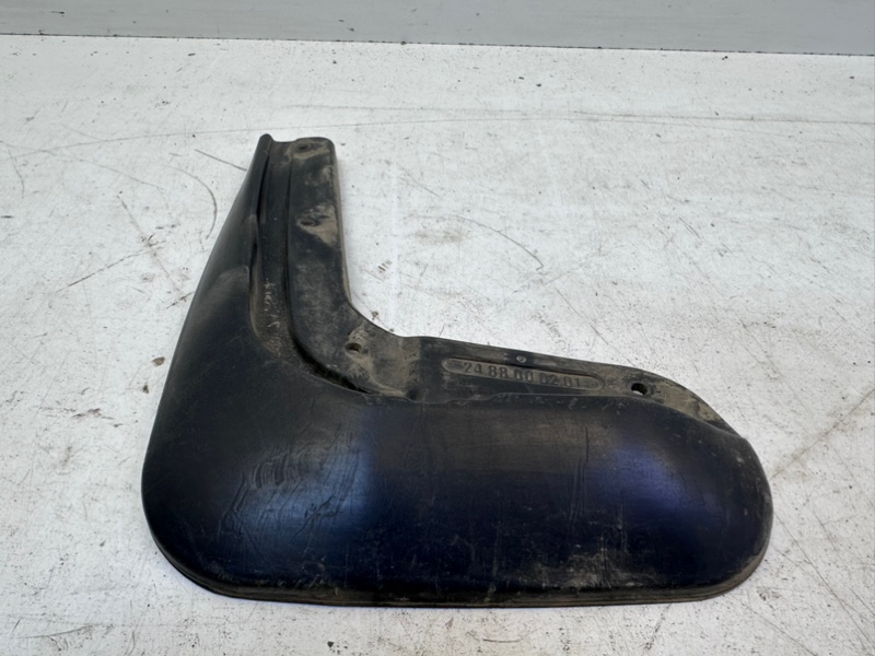 Брызговик задний левый