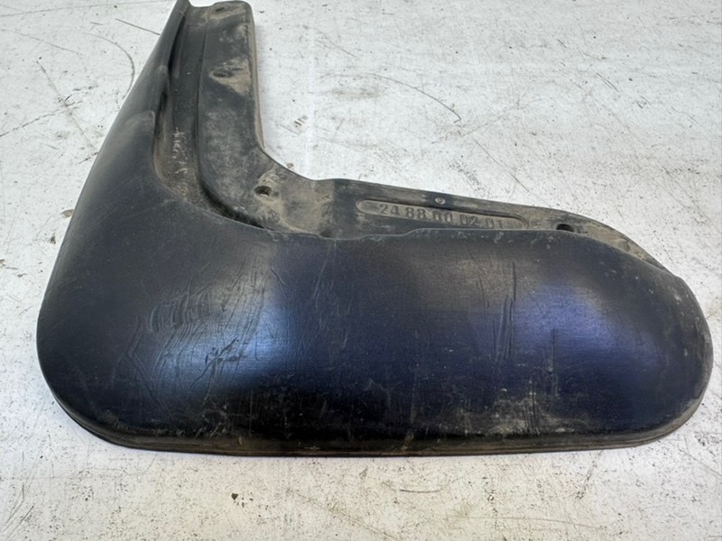 Брызговик задний левый