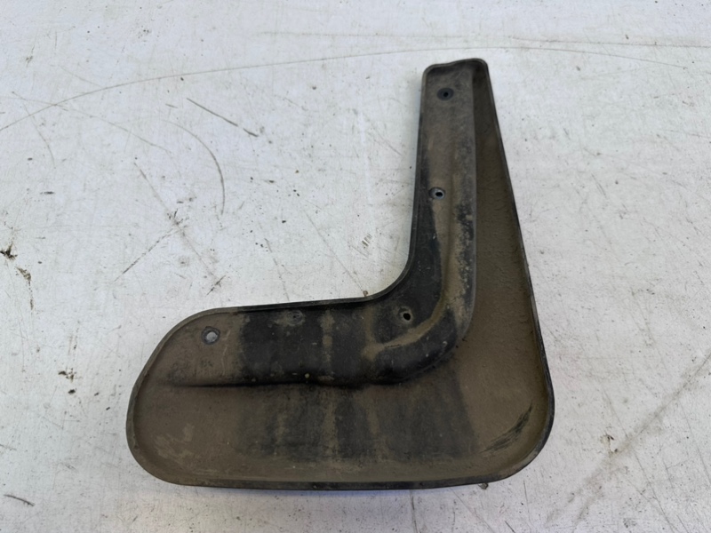 Брызговик задний левый