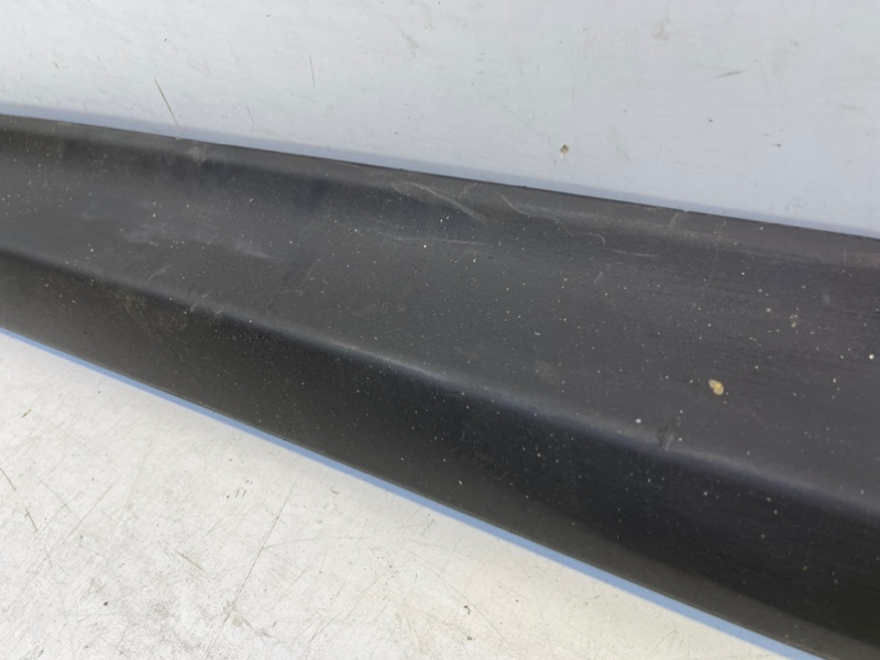 Накладка двери передней правой