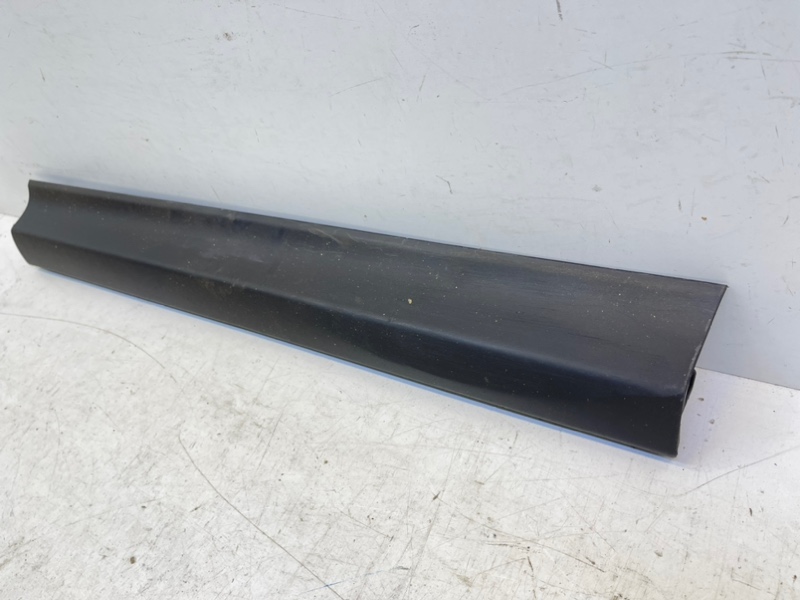 Накладка двери передней правой