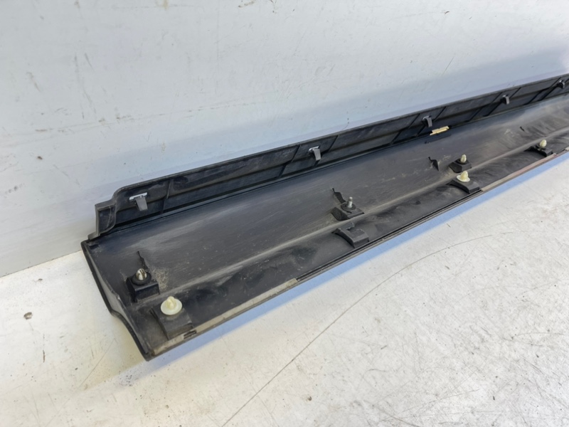 Накладка двери передней правой