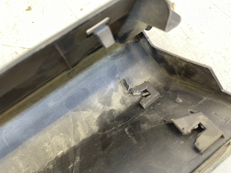 Накладка двери передней правой