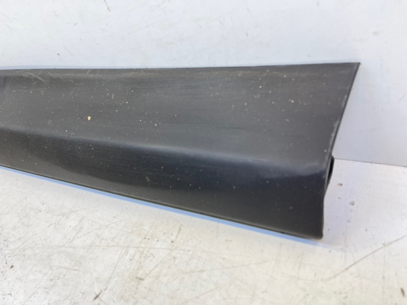 Накладка двери передней правой