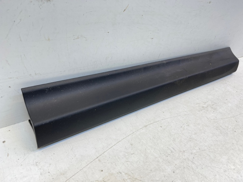 Накладка двери передней правой