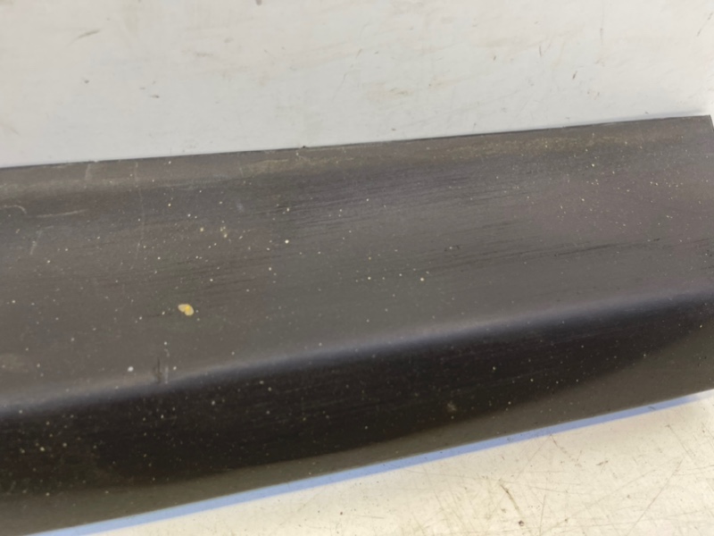 Накладка двери передней правой