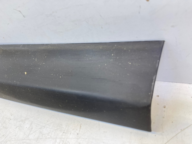 Накладка двери передней правой