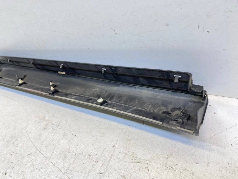 Накладка двери передней правой