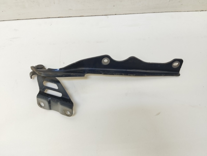 Петля капота левая