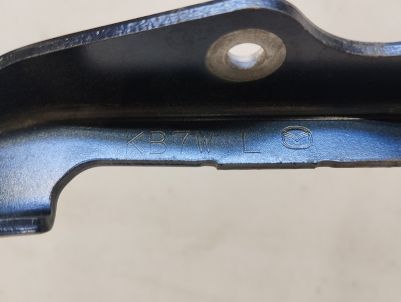 Петля капота левая