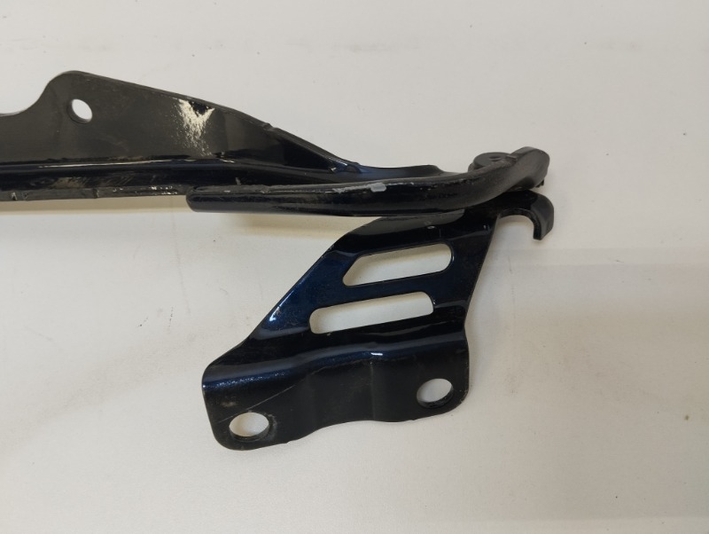 Петля капота правая