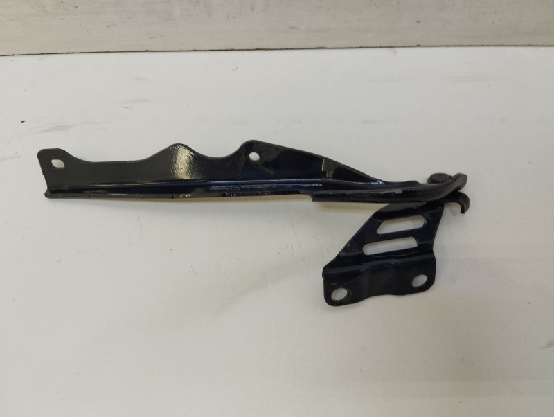 Петля капота правая