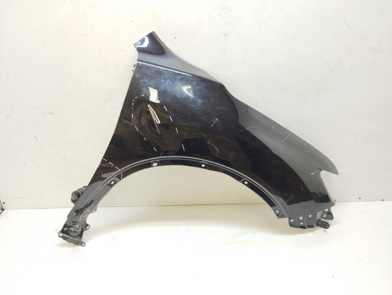 Крыло переднее правое