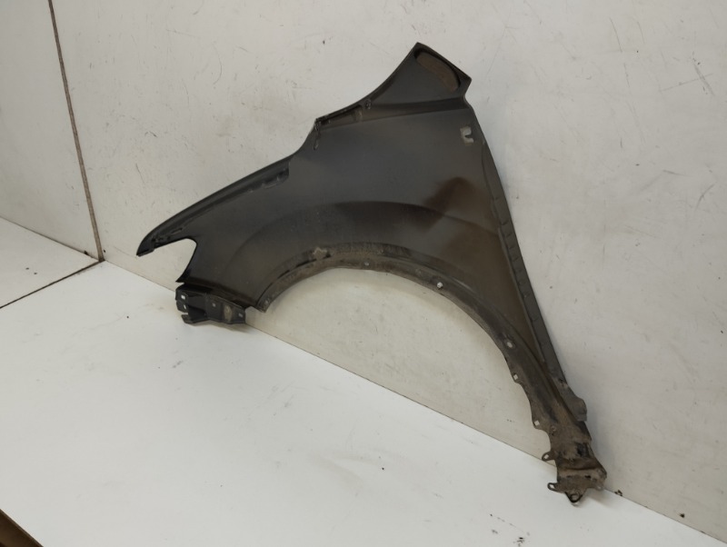 Крыло переднее правое