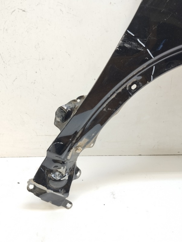 Крыло переднее правое