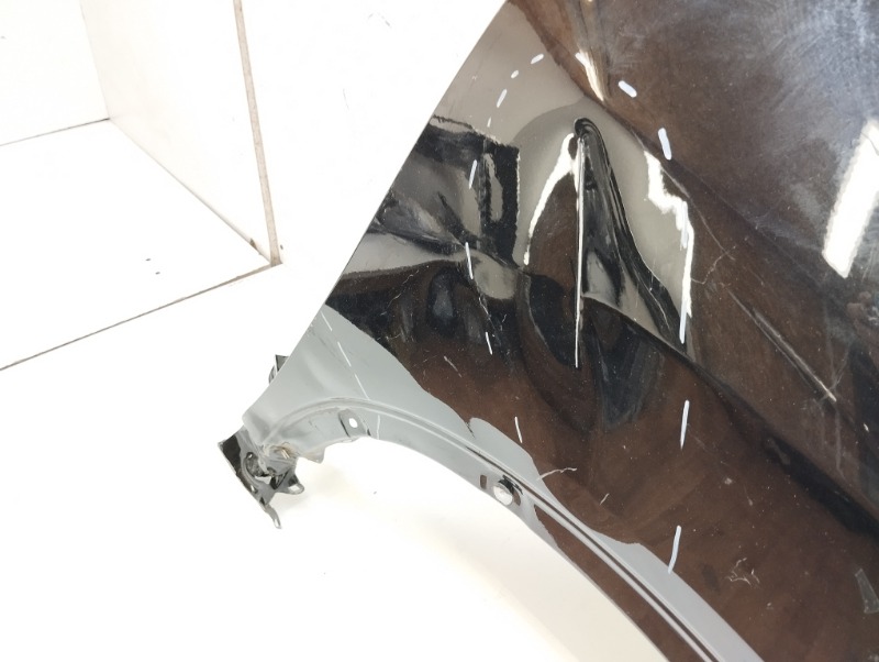 Крыло переднее правое