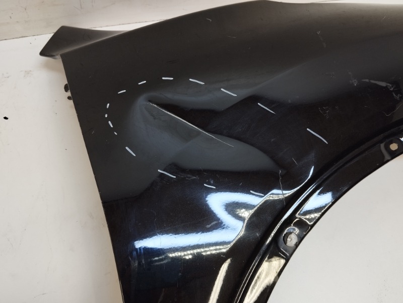 Крыло переднее правое