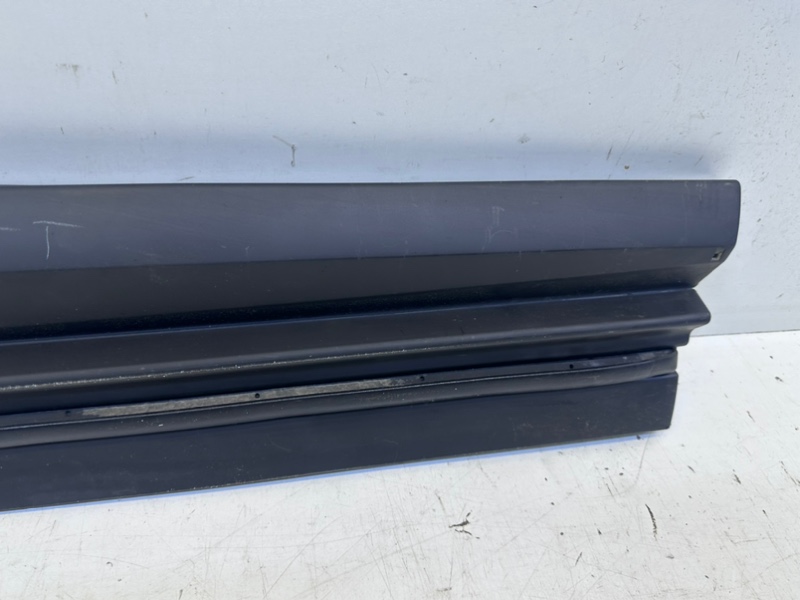 Накладка двери передней правой