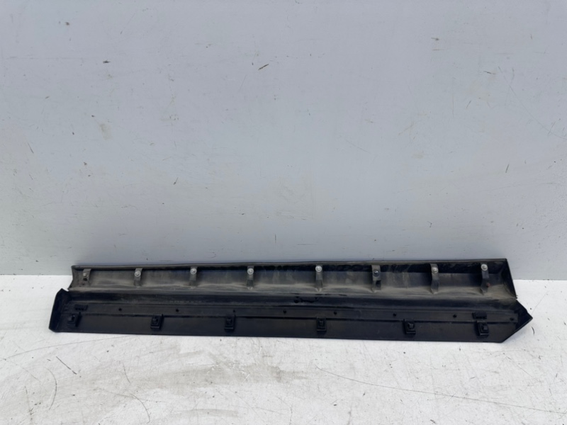 Накладка двери передней правой