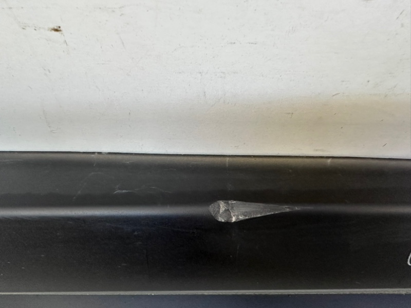 Накладка двери передней правой