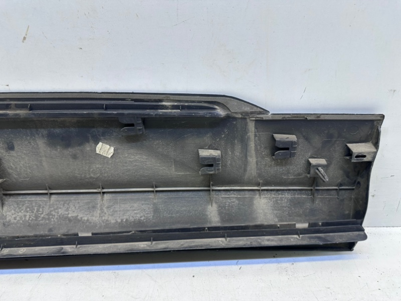 Накладка двери передней левой