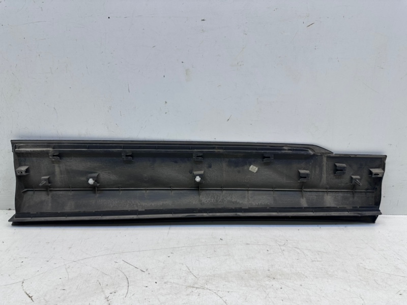 Накладка двери передней левой