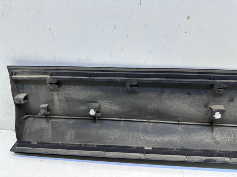 Накладка двери передней левой