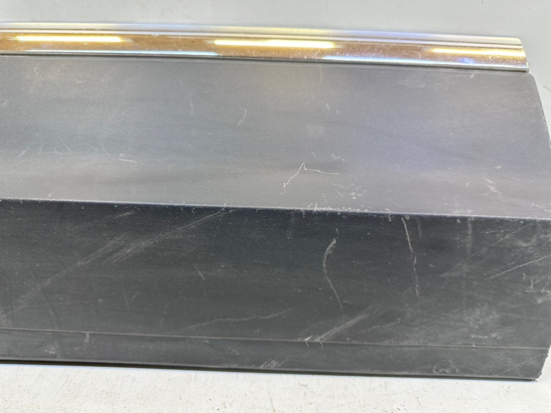 Накладка двери задней правой