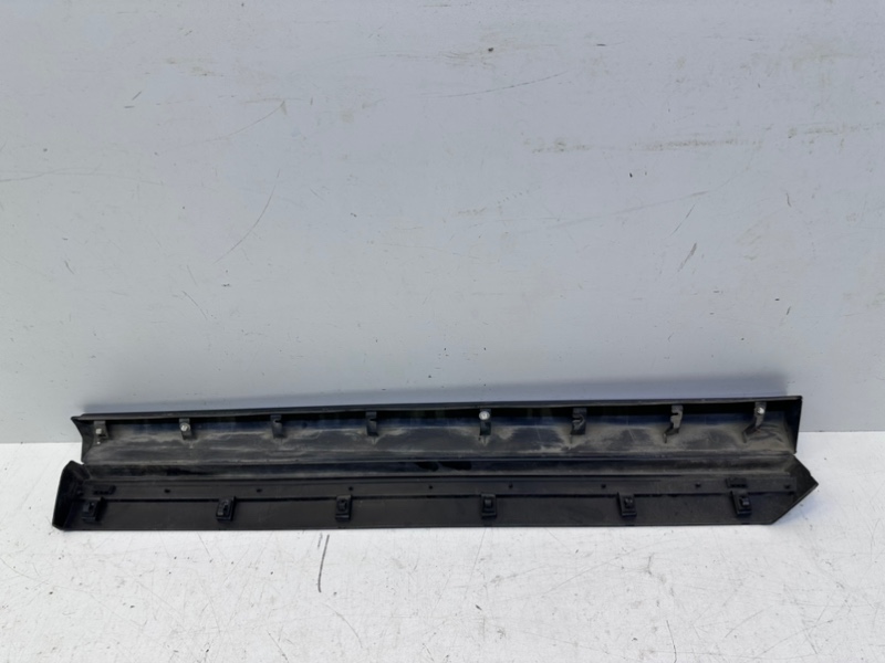 Накладка двери передней правой