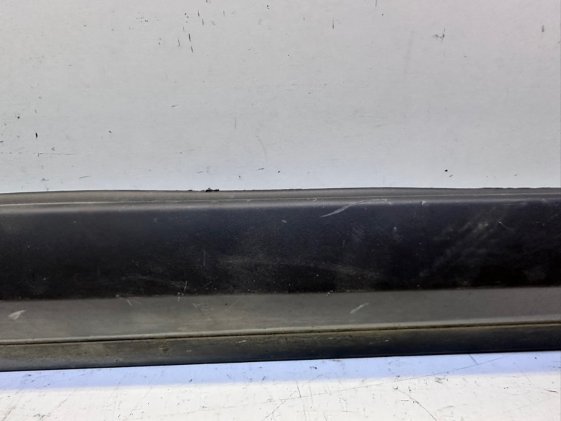 Накладка двери передней правой