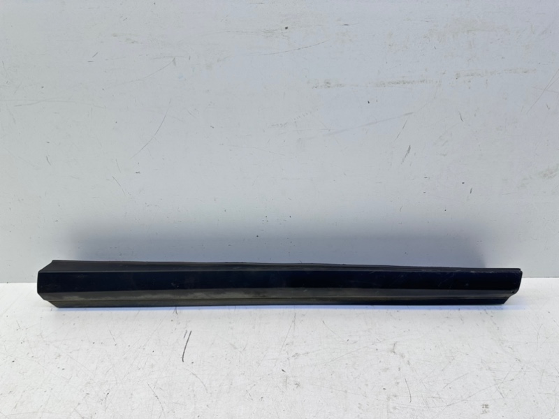 Накладка двери передней правой