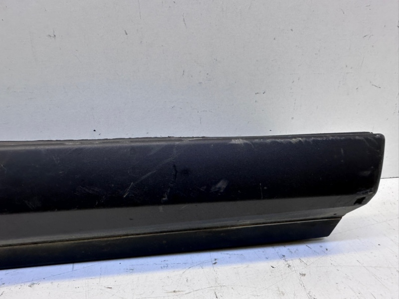 Накладка двери передней правой