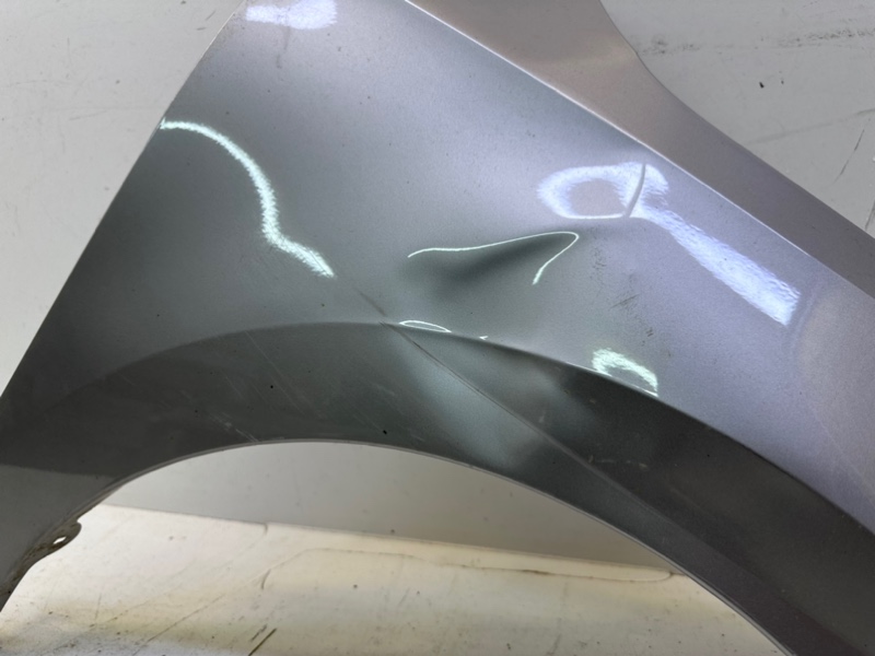 Крыло переднее правое