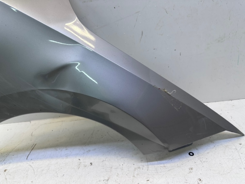 Крыло переднее правое