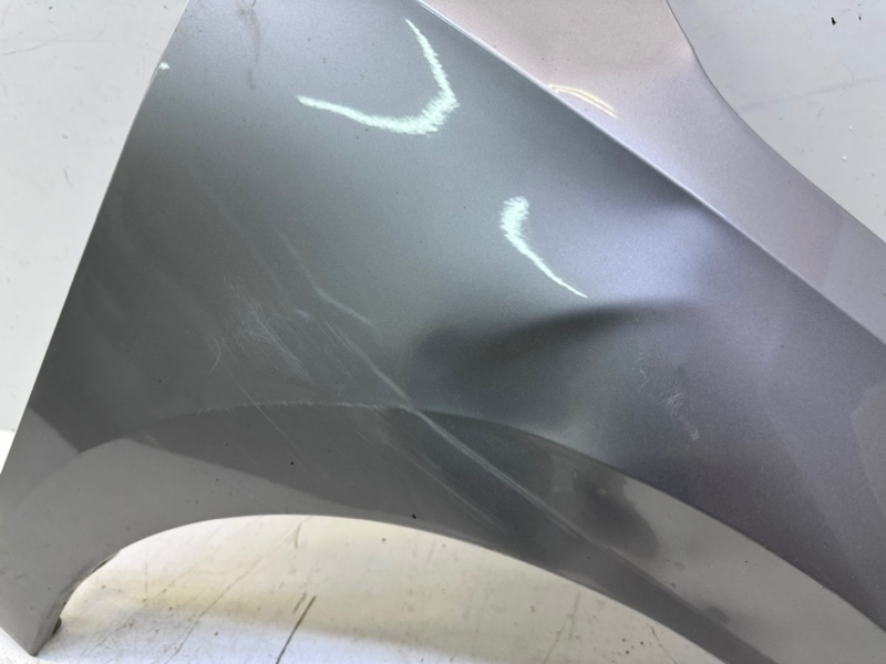 Крыло переднее правое