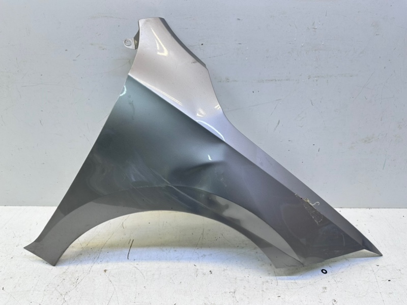 Крыло переднее правое