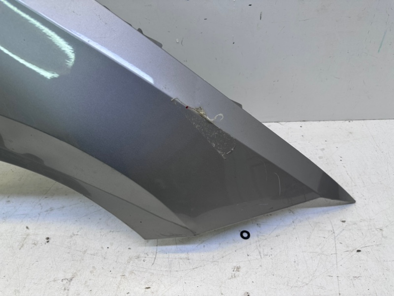 Крыло переднее правое