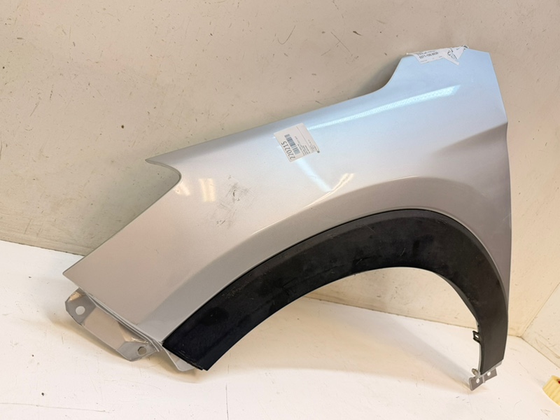 Крыло переднее левое