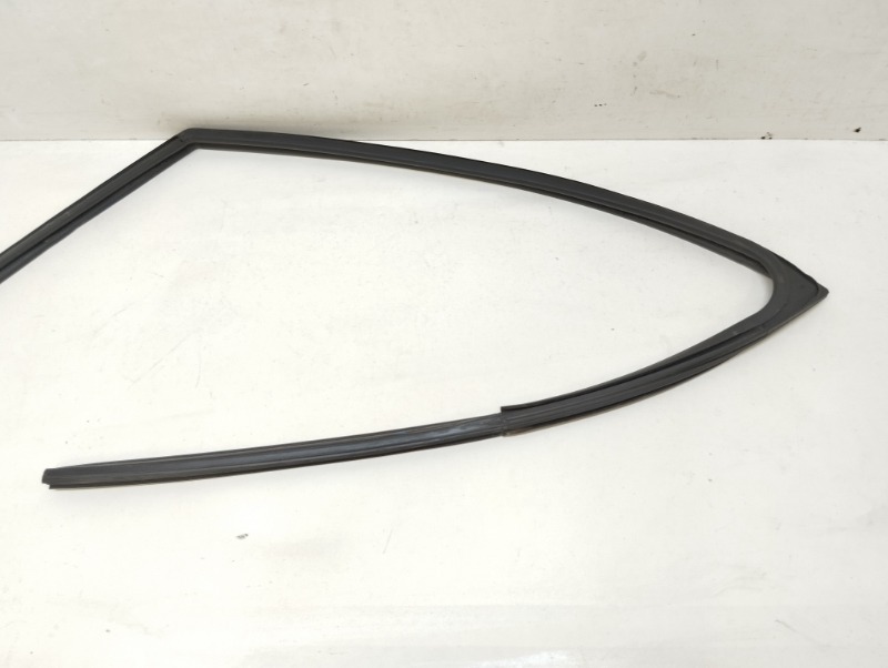 Уплотнитель стекла двери