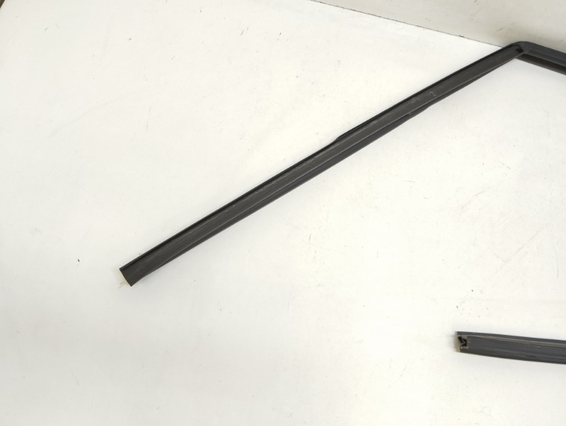 Уплотнитель стекла двери