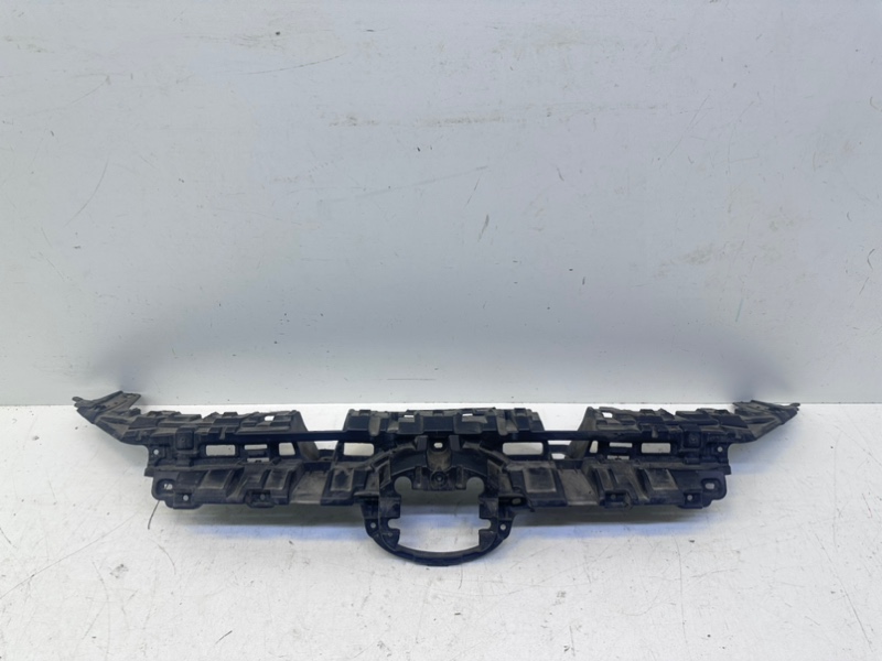 Кронштейн решетки радиатора