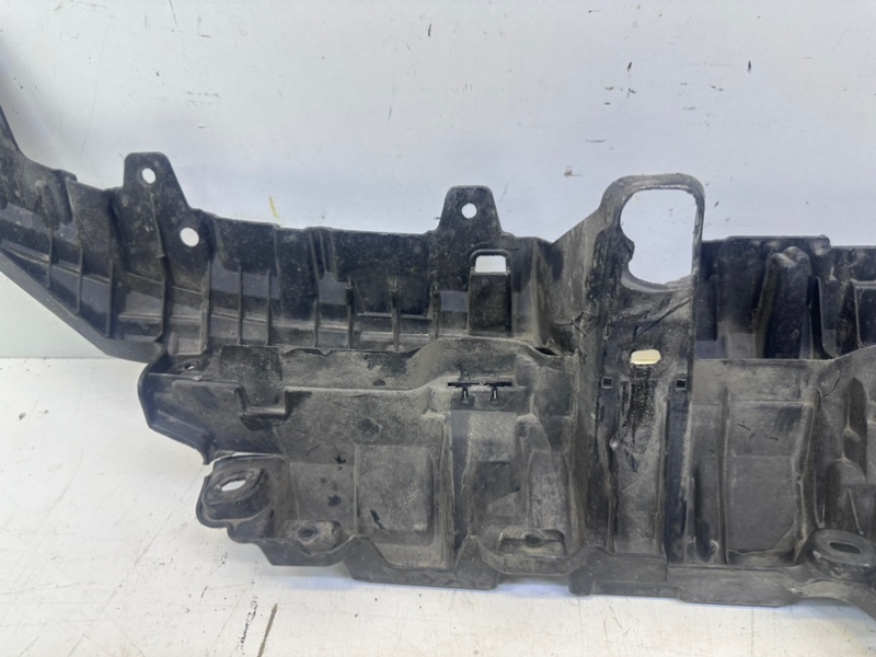 Кронштейн решетки радиатора