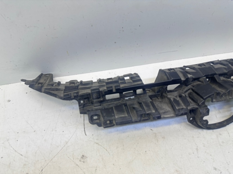 Кронштейн решетки радиатора